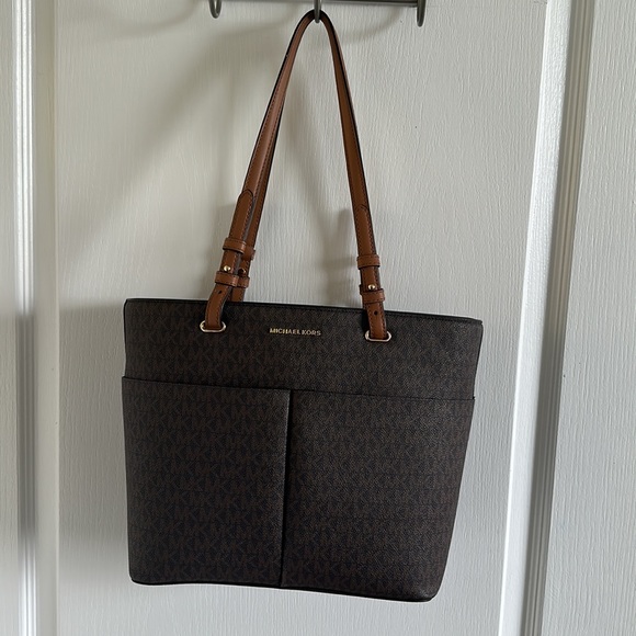 Michael Kors Handbags - Michael Kors Pocket Tote